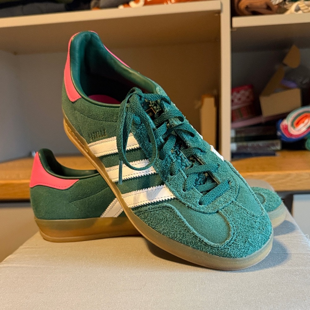 Adidas Gazelle Collegiate Green Lucid Pink size 8 Perfecf Condition